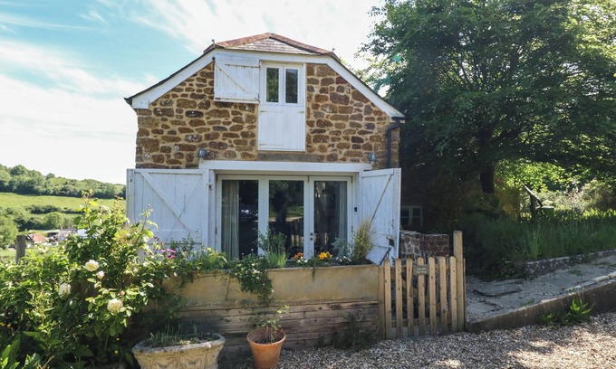 Bridport Cottage | THE OLD FLAX SHOP, pet friendly, with open fire in Bridport