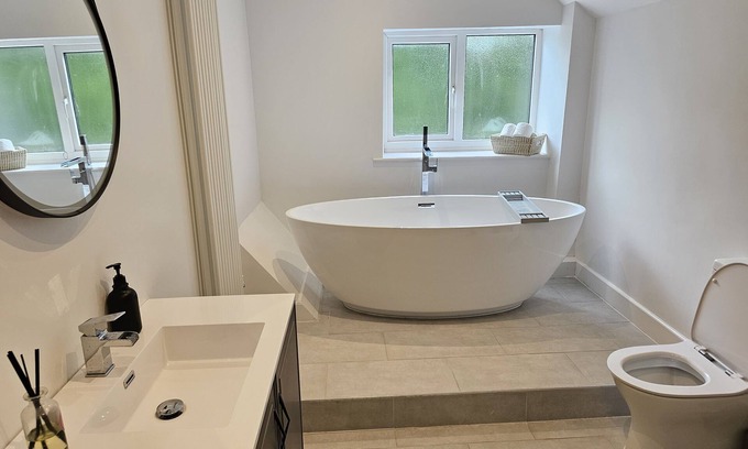 Chippenham House | The Old Forge – Countryside 4-bed home near Bath, the Cotswolds and Stonehenge