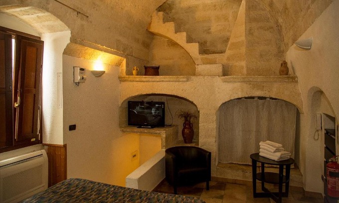 Mottola House | The Old House