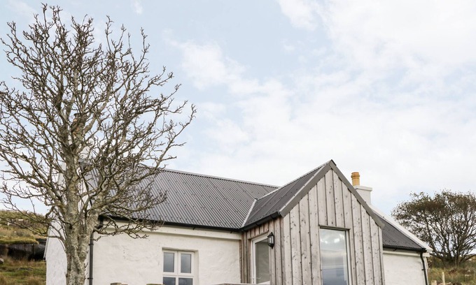 Staffin Cottage | THE OLD HOUSE, romantic, character holiday cottage in Staffin
