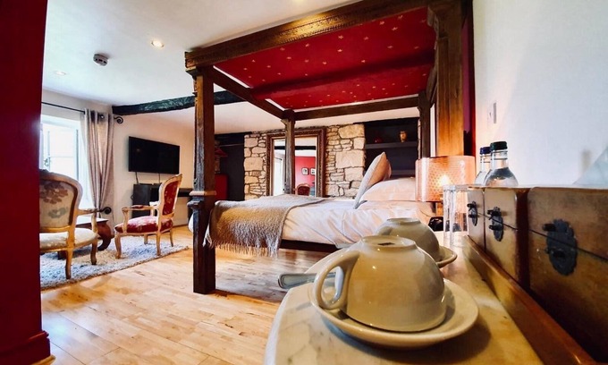 Box House | The Old Lodge