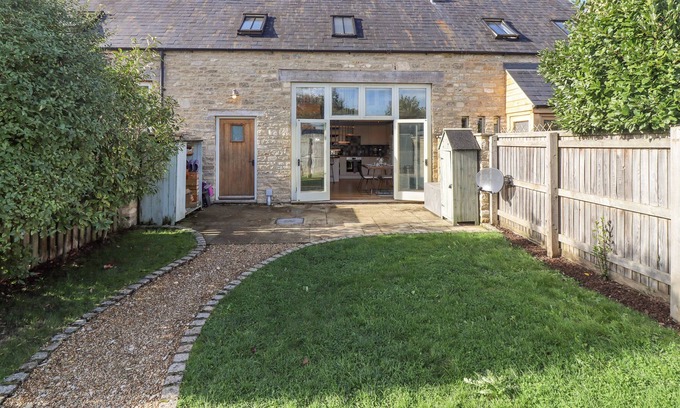 Chippenham Cottage | THE OLD PARLOUR, pet friendly, with open fire in Christian Malford