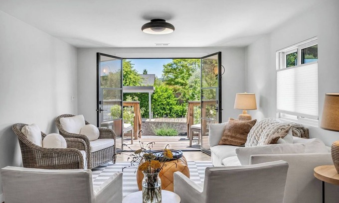 Sonoma House | The Old Vine House *30+ Day Rental*