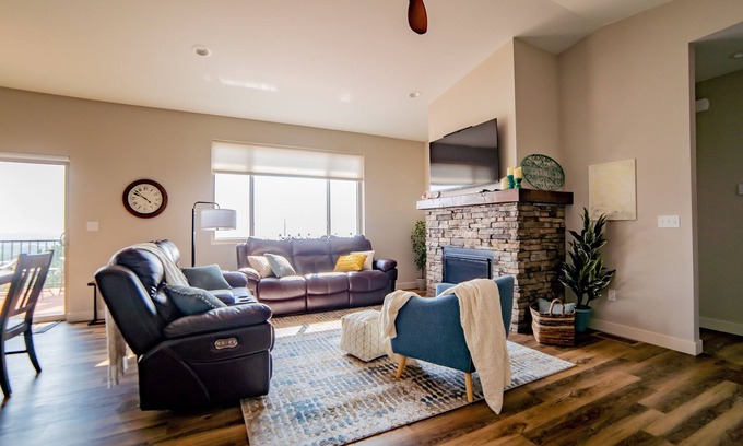 Rapid City House | The Overlook - Spacious Modern Home with Panoramic Rapid City Views