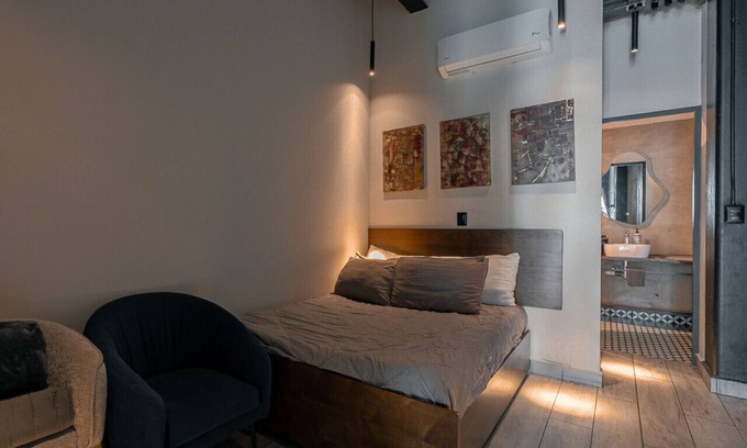 Benito Juarez Apartment | The Palm Loft–Modern Comfort with/Equipped Kitchen