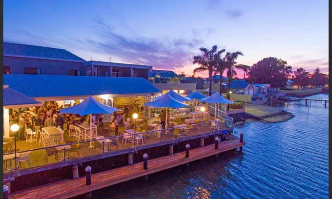 East Bunbury Hotel | The Parade Hotel