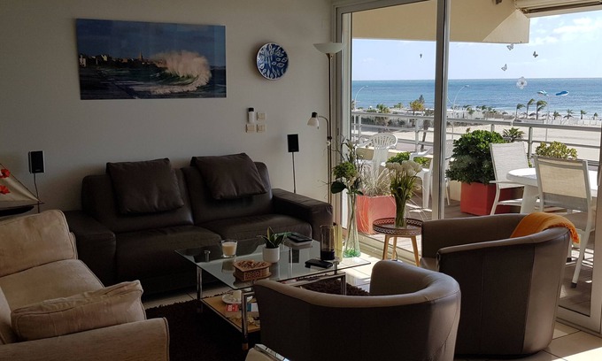 Le Grand Large Apartment | THE PATIO APARTMENT FACING THE SEA