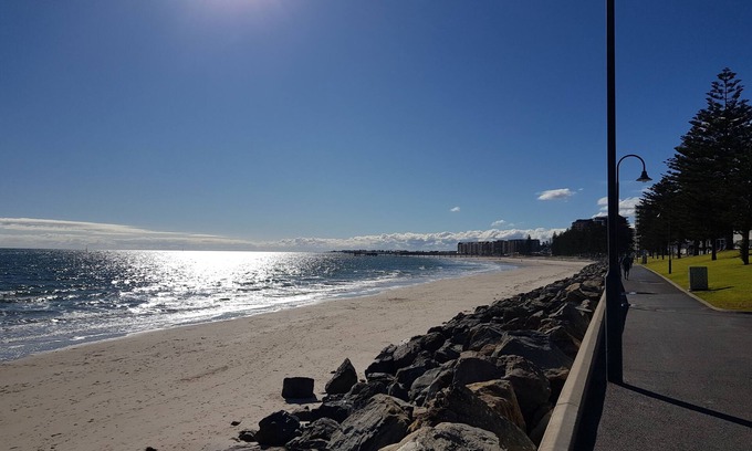 Glenelg Apartment | The Peacock on Kent - Vintage beachside comfort