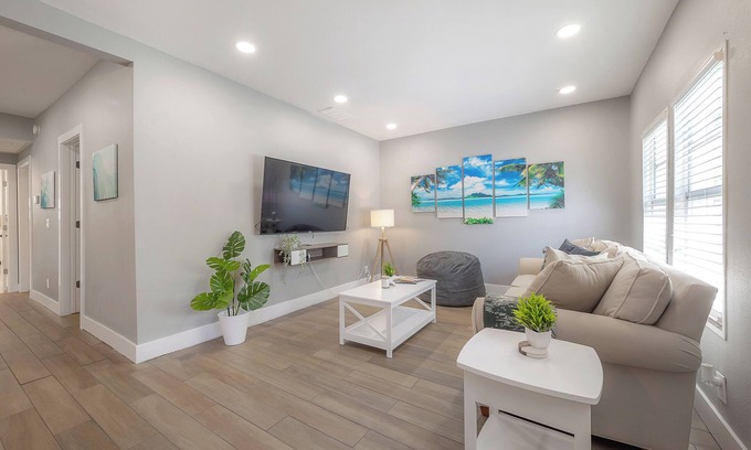 Sun Bay South House | The Pearl Cottage 2b/1R w King 🛏 & FAST WIFI