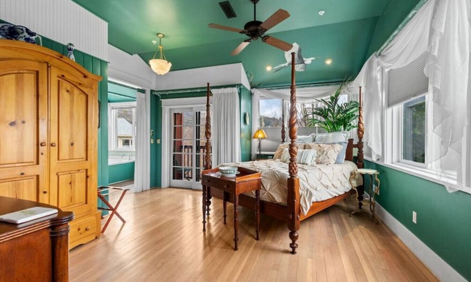 Historic Railroad District Hotel | The Peerless Hotel | Honeymoon Suite #7 | Private Jacuzzi | Mountain Views