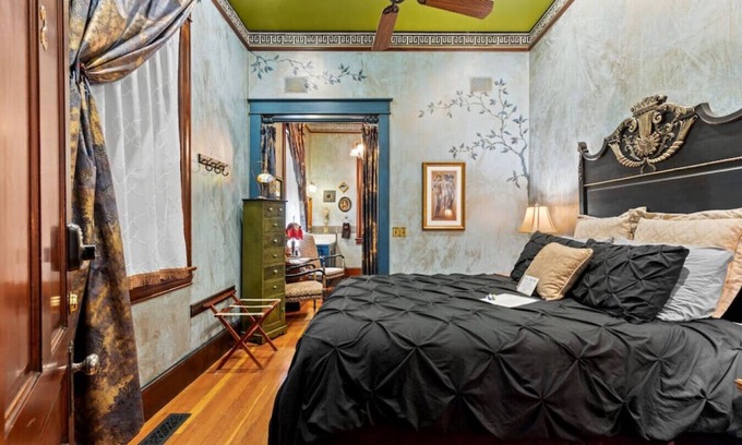 Historic Railroad District Hotel | The Peerless Hotel | Junior Suite #2 | Jetted Tub | Historic District