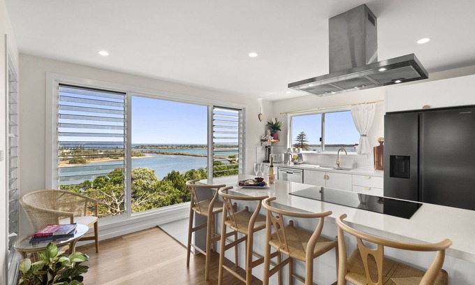East Ballina Apartment | THE PENTHOUSE - Spectacular Ocean & Bay Views