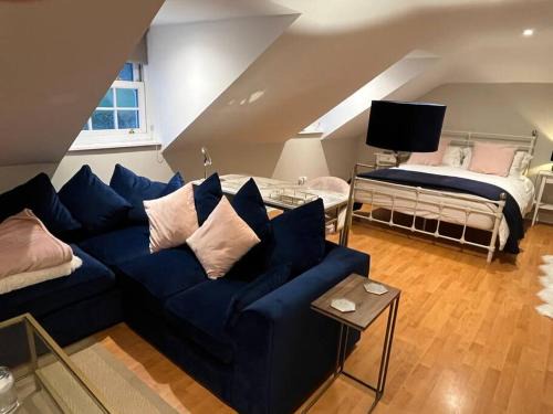 Aldermaston Wharf Apartment | The Pheasantry - guest house in beautiful rural location
