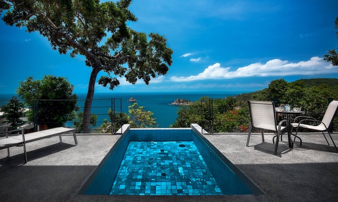 Chumphon Villa | The Philip's villa 3 on the seafront with infinity pool.