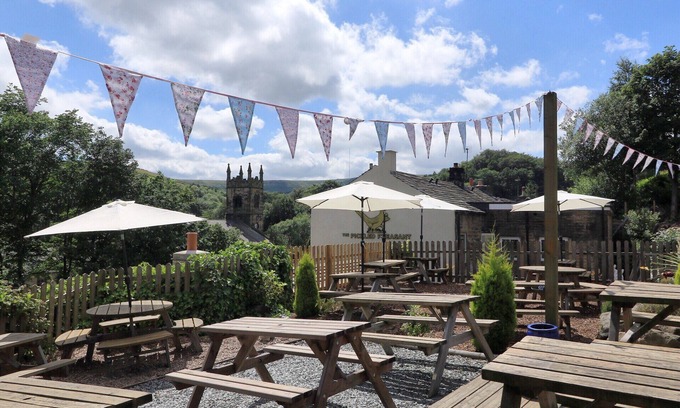 Holmfirth Bed & Breakfast | The Pickled Pheasant