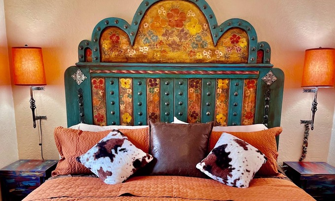 Prescott House | The Pleasant Street Casitas: Deluxe King & Queen