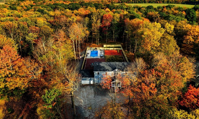 Tunkhannock Township House | The Poconest - Luxurious Mountain Mansion