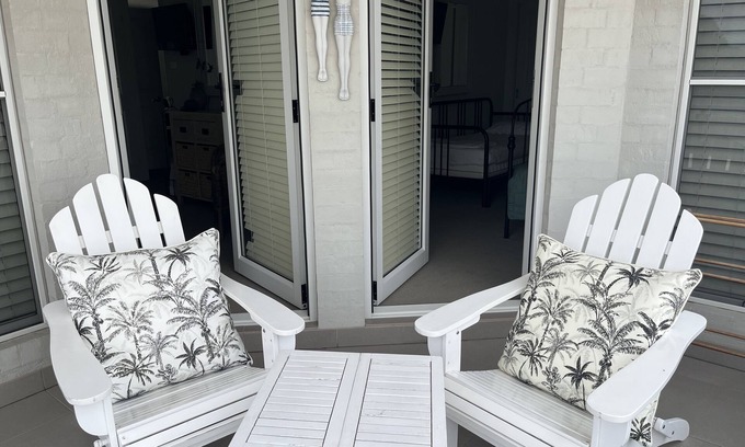 Barrack Point Apartment | The Point Accommodation - coastal getaway