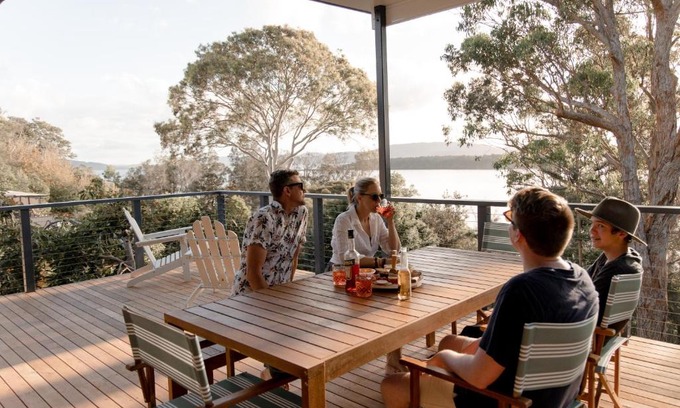Green Point House | The Point Lake House