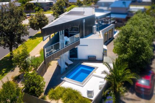 St Leonards House | The Point - Luxury Beachside Entertainer With Heated Pool