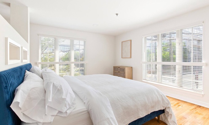 North Downtown Apartment | The Poseidon - Studio apartment attached to Downtown Mall