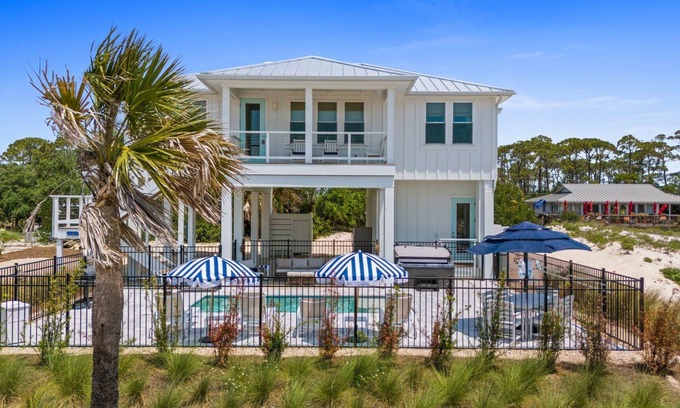 East End House | The Quarterdeck private pool with beach access