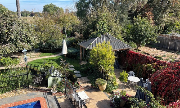 Avenel Hotel | The Rabbit Hole Inn at Harvest Home