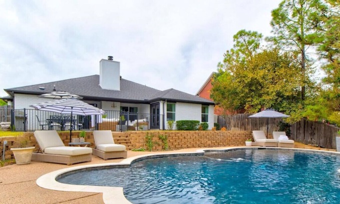 South Arlington House | THE Residence at Seven6 w/Pool+