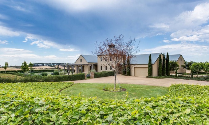 Flinders House | The Resort Flinders Paul Bangay masterpiece gardens