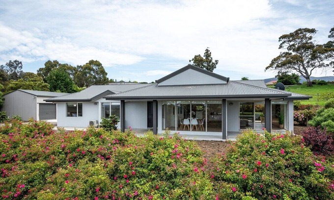 Kingston House | "The Rest Retreat" 3 Bed, 2 Bath - 15 mins to CBD