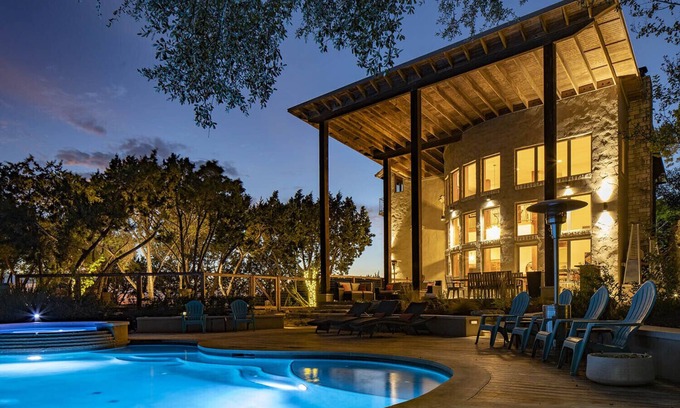 Barton Creek Highlands House | The Retreat at Crystal Creek- 8 miles to downtown Austin!