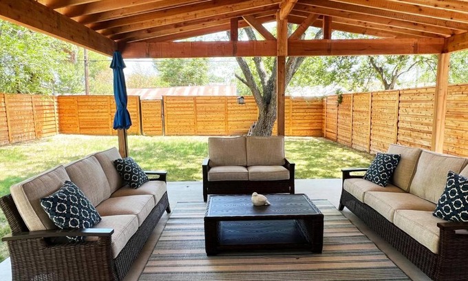 Highland Park Villa | The Retreat at Rigsby-All new 3bdrm/2.5 bath