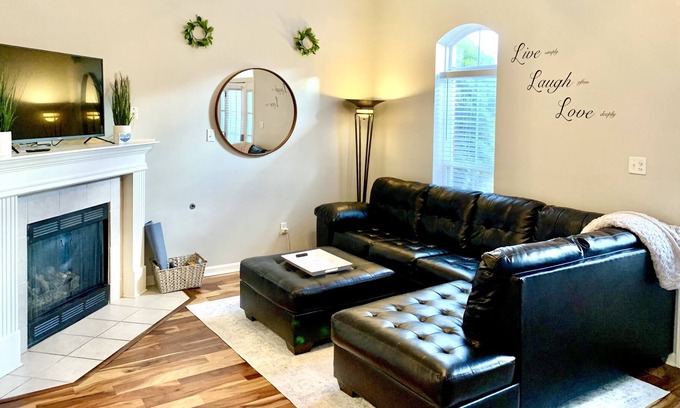 Gray's Creek House | The Retreat in Lakeland - Private Patio & Two Car Garage