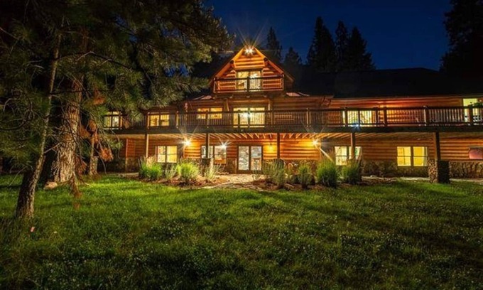 Missoula House | The Riverfront Lodge on the Blackfoot - Private beach!