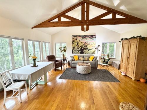 Cypress Banks Bed & Breakfast | The Rivery Retreat, Choose from Luxury Guesthouse Cabin OR Suite in Lake Austin Hill Country