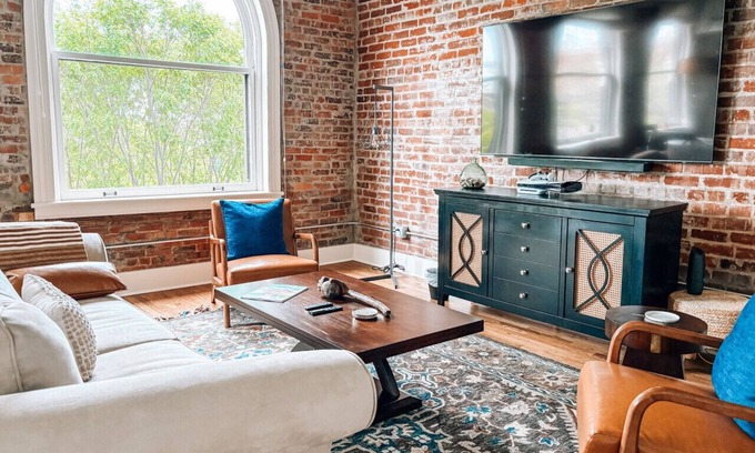 Downtown Greensboro Apartment | The Rooftop Nest - Downtown, Playstation 5!, Pet Friendly, Laundry, Natural Light