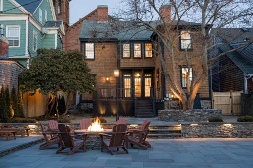 Newport House | The Royce on Spring - High-End Family Getaway in Newport