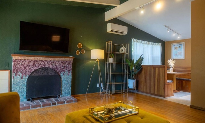 Friendly House | The Rustic Roost: 3 miles to U of O