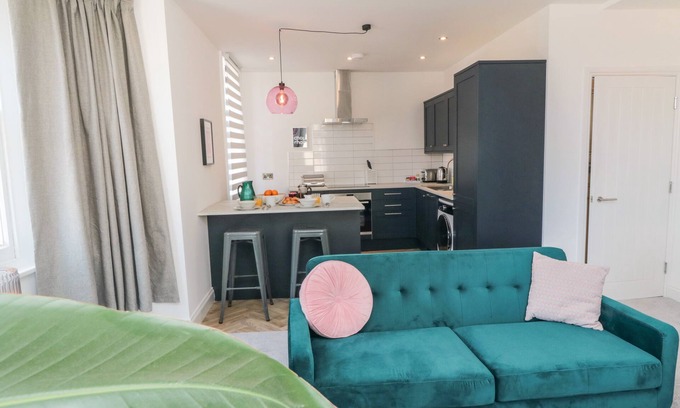 South Cliff Cottage | THE SALTHOUSE APARTMENT 2, pet friendly in Scarborough