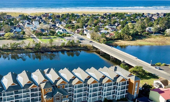 Seaside House | THE SANDBOX at Seaside Beach - Riverfront