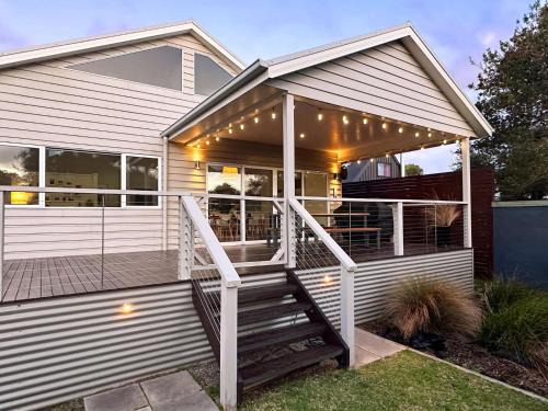 Sandy Point House | The Sands Sandy Point