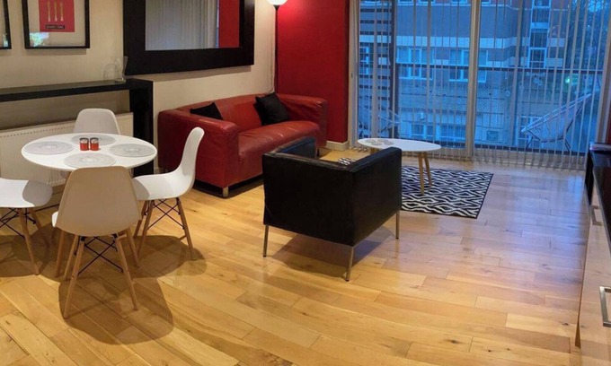Hull Old Town Apartment | The Sawmill Glossy Sleek Peaceful City Centre red