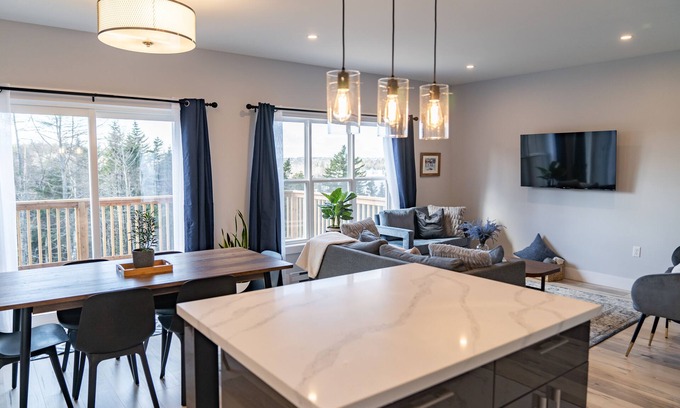 Halifax County House | The Scotia Modern: Luxury 4 bedroom House w/gym in Halifax. Close to downtown