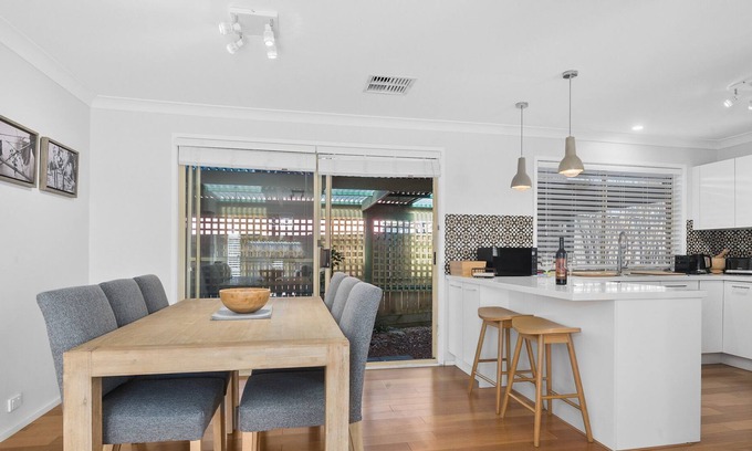 Moss Vale House | The Scotty House, 3-Bed With Garden near Shops
