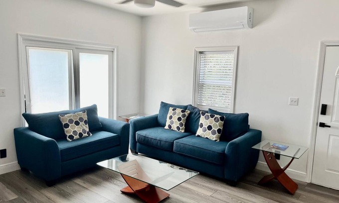 The Bight Cottage | The Seagate-Coconut Cabana.Walking distance to The Best snorkeling on Grace Bay