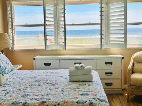 Fernandina Beach Apartment | The Seahorse, a 2bed beach paradise in Fernandina Beach, swimming pool!
