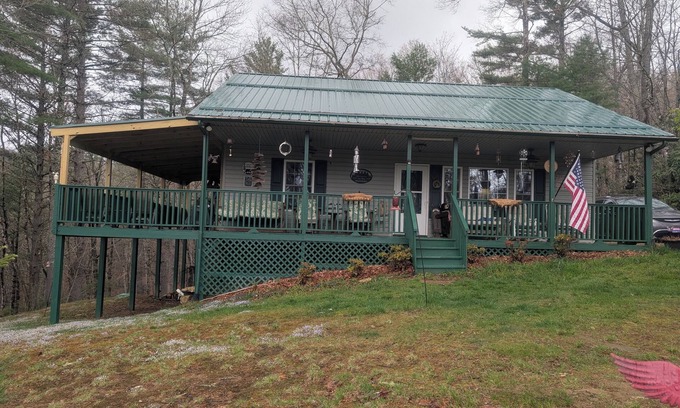 West Jefferson House | The Secluded Hideaway