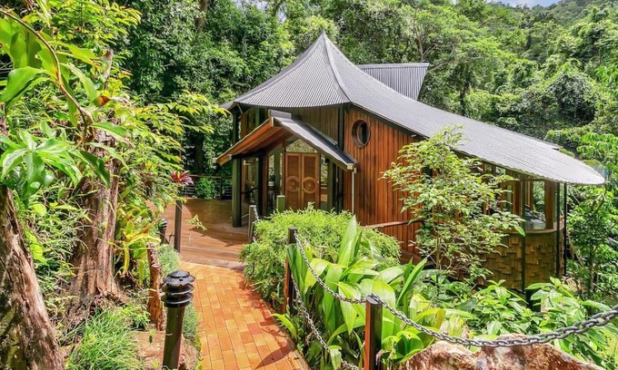 Earlville Other | The Secret Treehouse