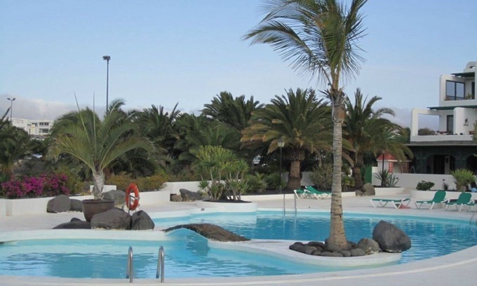 Costa Teguise Apartment | THE SHELL HOUSE Beachfront apartment (20 m from sand) with magnificent sea views