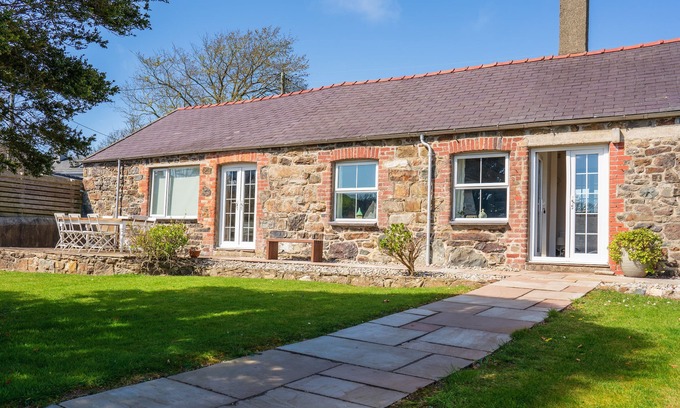 Llanengan Cottage | THE SHIPPONS, pet friendly, character holiday cottage in Abersoch